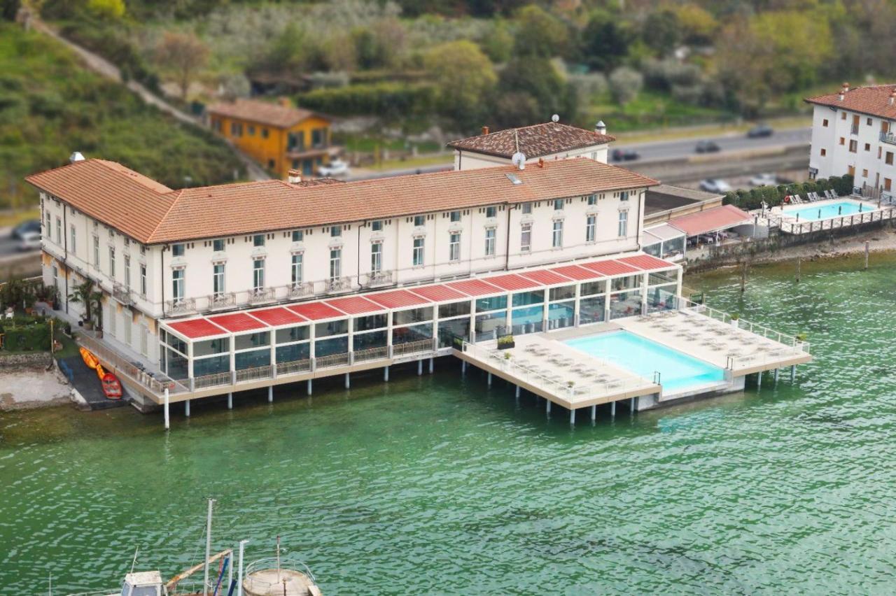 Araba Fenice Hotel Iseo Exteriér fotografie