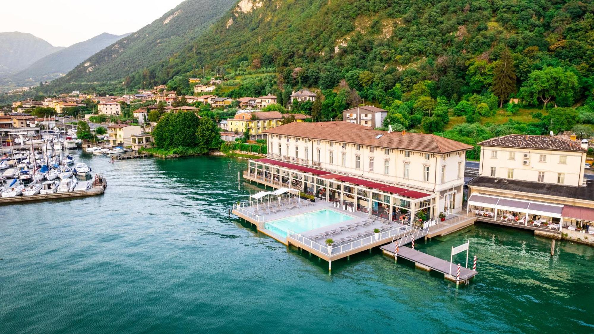 Araba Fenice Hotel Iseo Exteriér fotografie