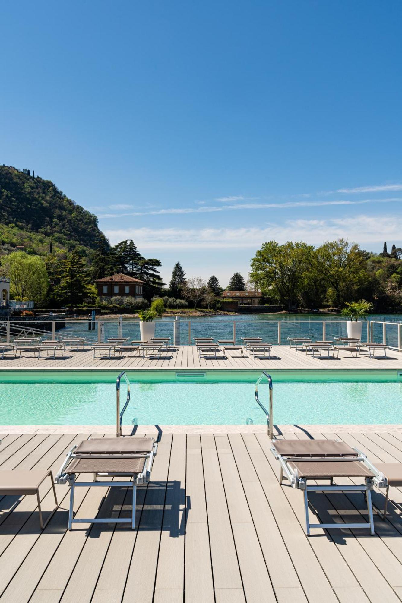 Araba Fenice Hotel Iseo Exteriér fotografie